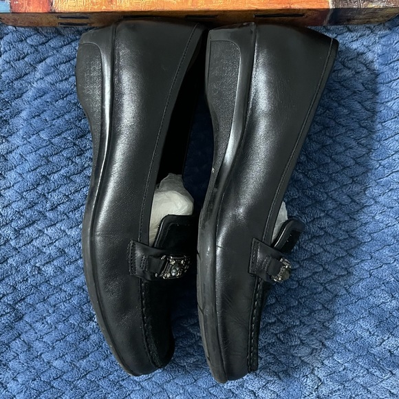 Bella Vita sz 9.5 black leather suede small wedge slip on EUC comfortable shoes - Picture 5 of 10